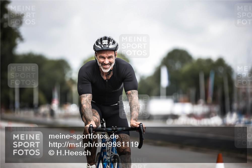 16.08.2026 - KN Förde Triathlon 2026 H.Heesch http://msf.ph/oto/9981119 16.08.2026 11:53:21 Radfahren  meine-sportfotos.de