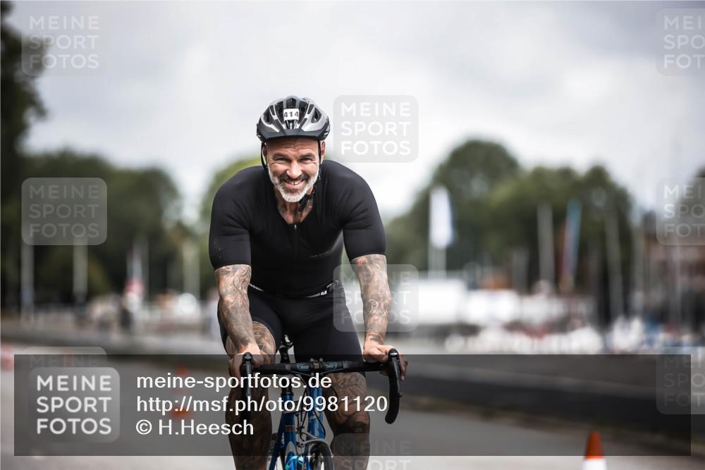 16.08.2026 - KN Förde Triathlon 2026 H.Heesch http://msf.ph/oto/9981120 16.08.2026 11:53:22 Radfahren  meine-sportfotos.de