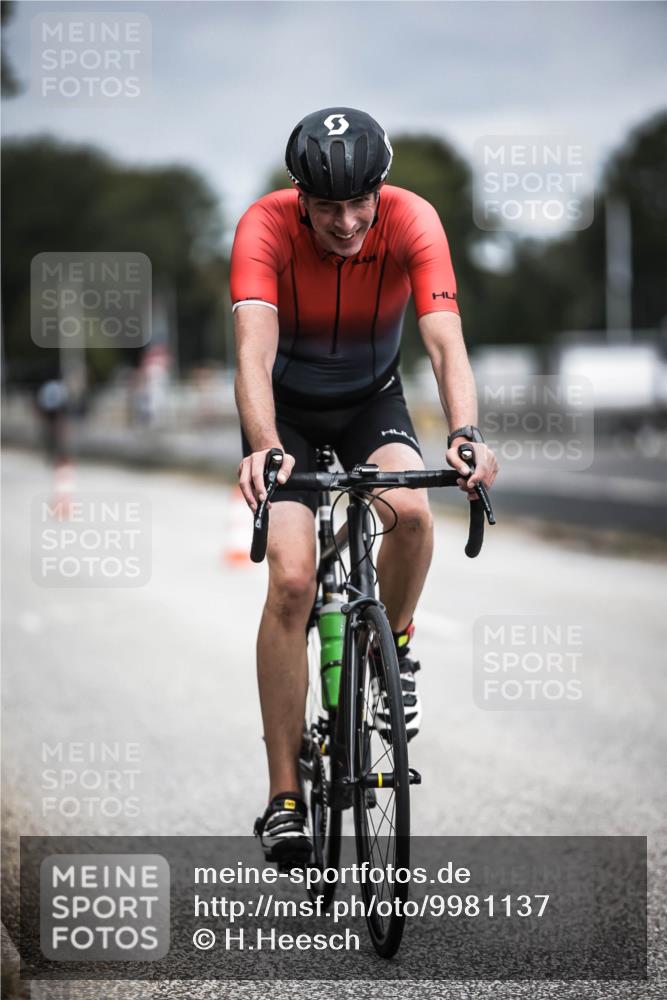 16.08.2026 - KN Förde Triathlon 2026 H.Heesch http://msf.ph/oto/9981137 16.08.2026 11:53:49 Radfahren 438 meine-sportfotos.de