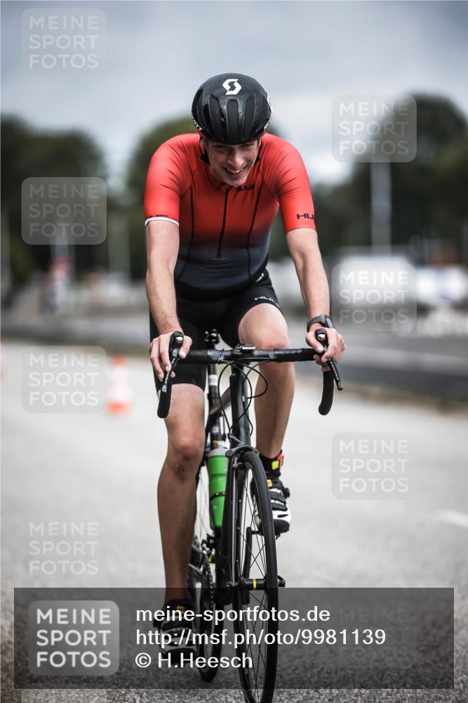 16.08.2026 - KN Förde Triathlon 2026 H.Heesch http://msf.ph/oto/9981139 16.08.2026 11:53:49 Radfahren 438 meine-sportfotos.de