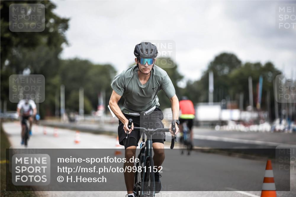 16.08.2026 - KN Förde Triathlon 2026 H.Heesch http://msf.ph/oto/9981152 16.08.2026 11:54:13 Radfahren  meine-sportfotos.de