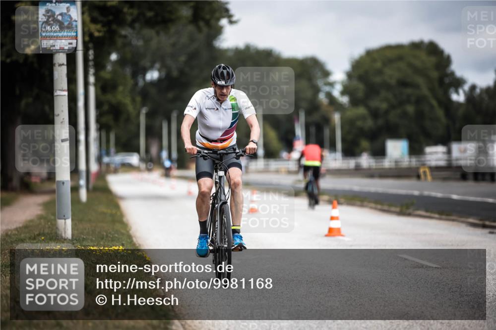 16.08.2026 - KN Förde Triathlon 2026 H.Heesch http://msf.ph/oto/9981168 16.08.2026 11:54:17 Radfahren  meine-sportfotos.de