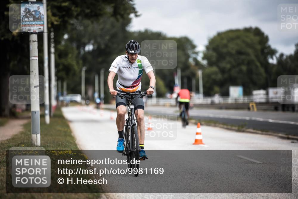 16.08.2026 - KN Förde Triathlon 2026 H.Heesch http://msf.ph/oto/9981169 16.08.2026 11:54:17 Radfahren  meine-sportfotos.de