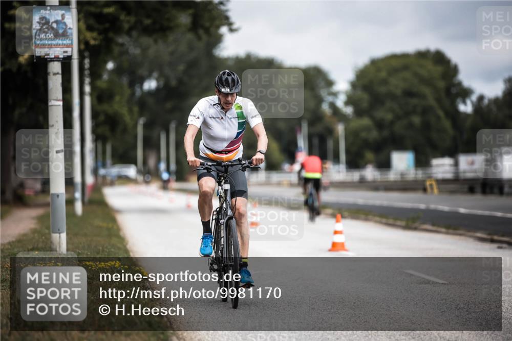 16.08.2026 - KN Förde Triathlon 2026 H.Heesch http://msf.ph/oto/9981170 16.08.2026 11:54:17 Radfahren  meine-sportfotos.de