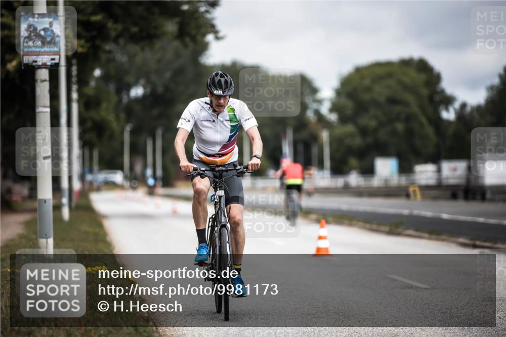 16.08.2026 - KN Förde Triathlon 2026 H.Heesch http://msf.ph/oto/9981173 16.08.2026 11:54:17 Radfahren  meine-sportfotos.de