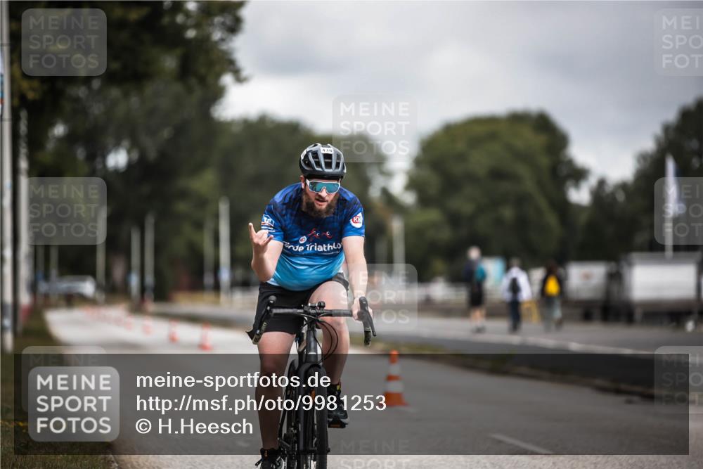16.08.2026 - KN Förde Triathlon 2026 H.Heesch http://msf.ph/oto/9981253 16.08.2026 11:56:35 Radfahren  meine-sportfotos.de