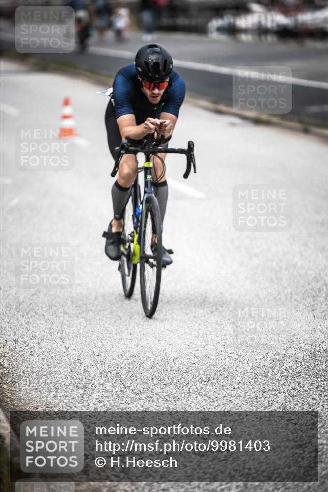 16.08.2026 - KN Förde Triathlon 2026 H.Heesch http://msf.ph/oto/9981403 16.08.2026 12:45:20 Radfahren 503, 518 meine-sportfotos.de