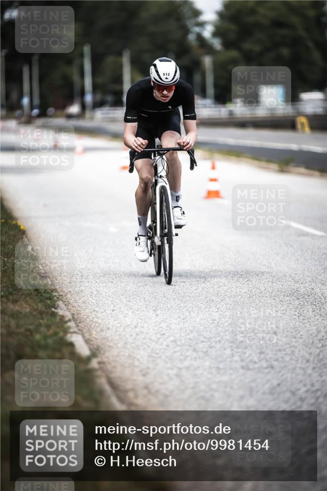 16.08.2026 - KN Förde Triathlon 2026 H.Heesch http://msf.ph/oto/9981454 16.08.2026 12:47:12 Radfahren 512, 528 meine-sportfotos.de