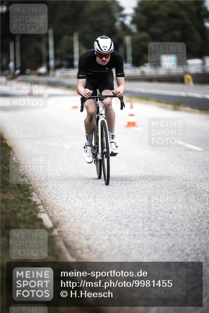 16.08.2026 - KN Förde Triathlon 2026 H.Heesch http://msf.ph/oto/9981455 16.08.2026 12:47:12 Radfahren 512, 528 meine-sportfotos.de