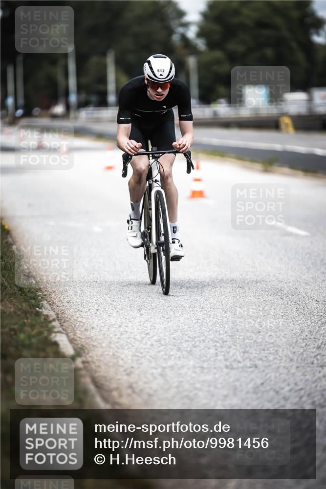16.08.2026 - KN Förde Triathlon 2026 H.Heesch http://msf.ph/oto/9981456 16.08.2026 12:47:12 Radfahren 512, 528 meine-sportfotos.de