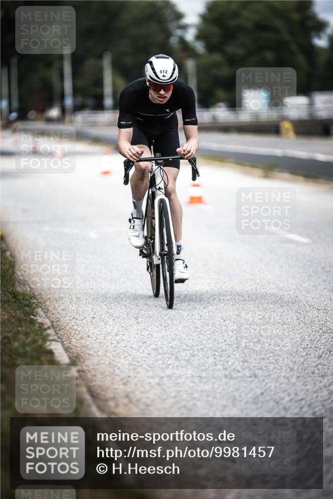 16.08.2026 - KN Förde Triathlon 2026 H.Heesch http://msf.ph/oto/9981457 16.08.2026 12:47:12 Radfahren 512, 528 meine-sportfotos.de