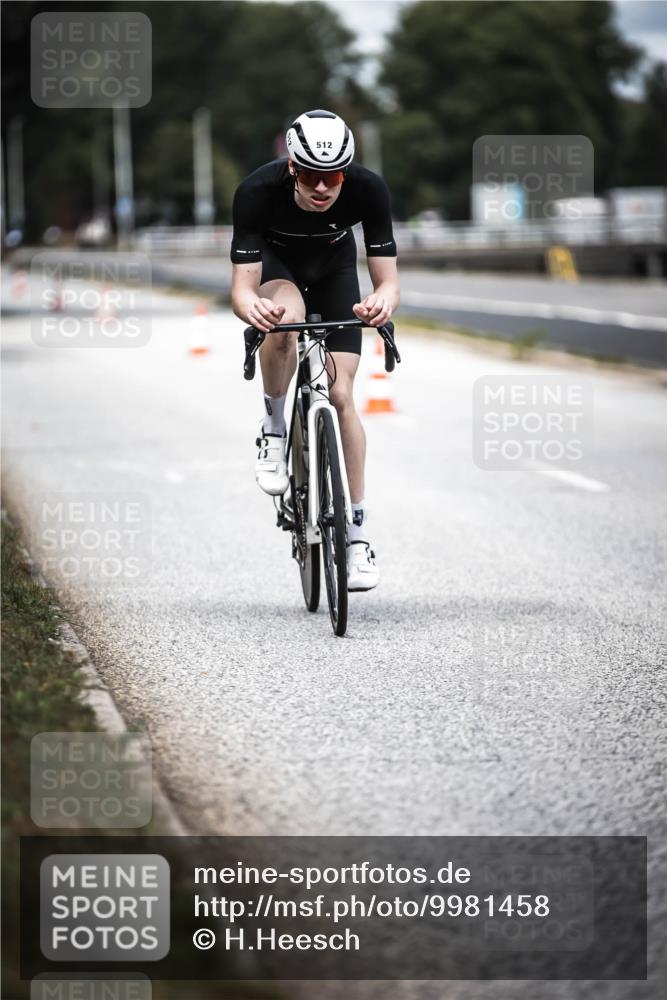 16.08.2026 - KN Förde Triathlon 2026 H.Heesch http://msf.ph/oto/9981458 16.08.2026 12:47:12 Radfahren 512, 528 meine-sportfotos.de