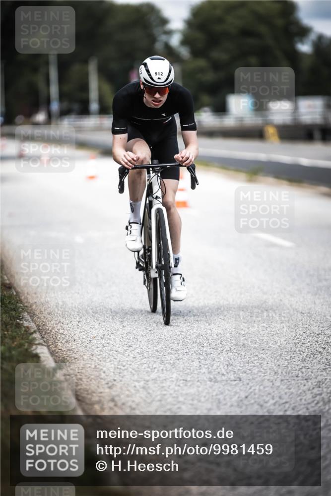 16.08.2026 - KN Förde Triathlon 2026 H.Heesch http://msf.ph/oto/9981459 16.08.2026 12:47:12 Radfahren 512, 528 meine-sportfotos.de
