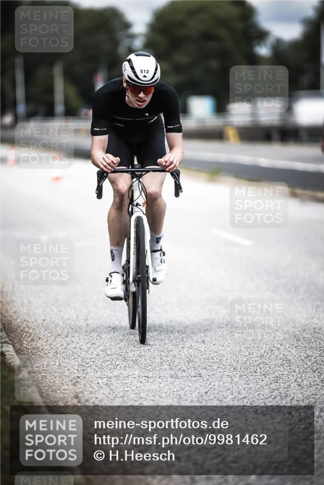 16.08.2026 - KN Förde Triathlon 2026 H.Heesch http://msf.ph/oto/9981462 16.08.2026 12:47:12 Radfahren 512, 528 meine-sportfotos.de