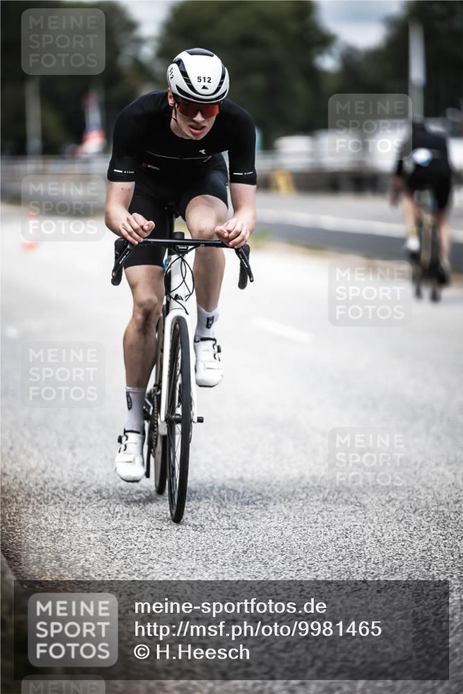 16.08.2026 - KN Förde Triathlon 2026 H.Heesch http://msf.ph/oto/9981465 16.08.2026 12:47:12 Radfahren 512, 528 meine-sportfotos.de
