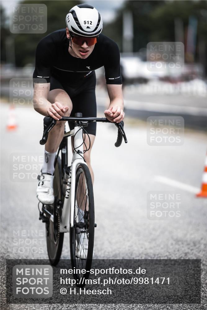 16.08.2026 - KN Förde Triathlon 2026 H.Heesch http://msf.ph/oto/9981471 16.08.2026 12:47:12 Radfahren 512, 528 meine-sportfotos.de