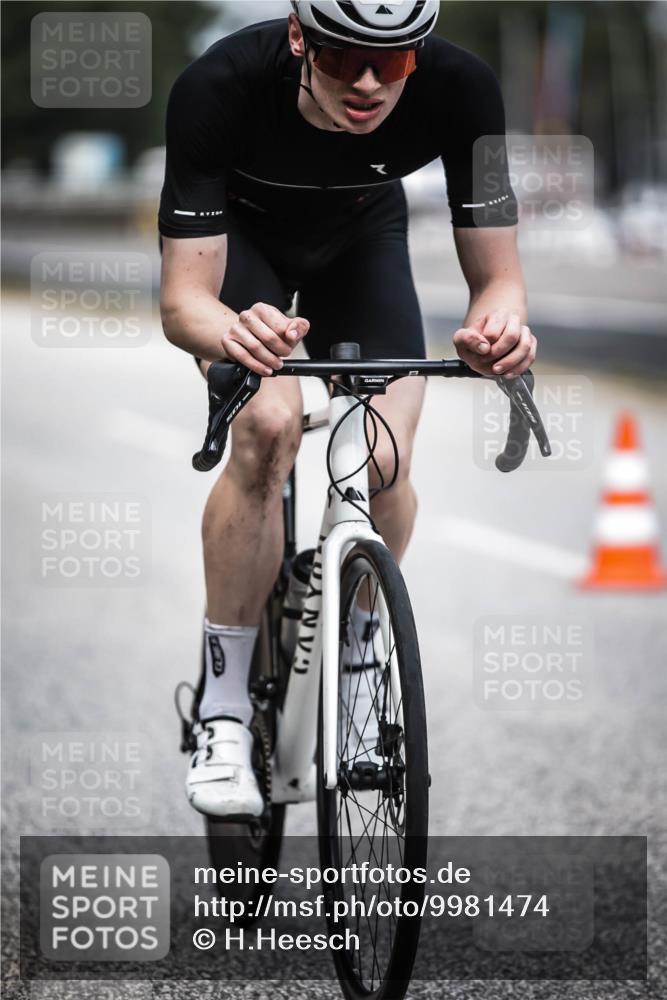 16.08.2026 - KN Förde Triathlon 2026 H.Heesch http://msf.ph/oto/9981474 16.08.2026 12:47:13 Radfahren 512, 528 meine-sportfotos.de