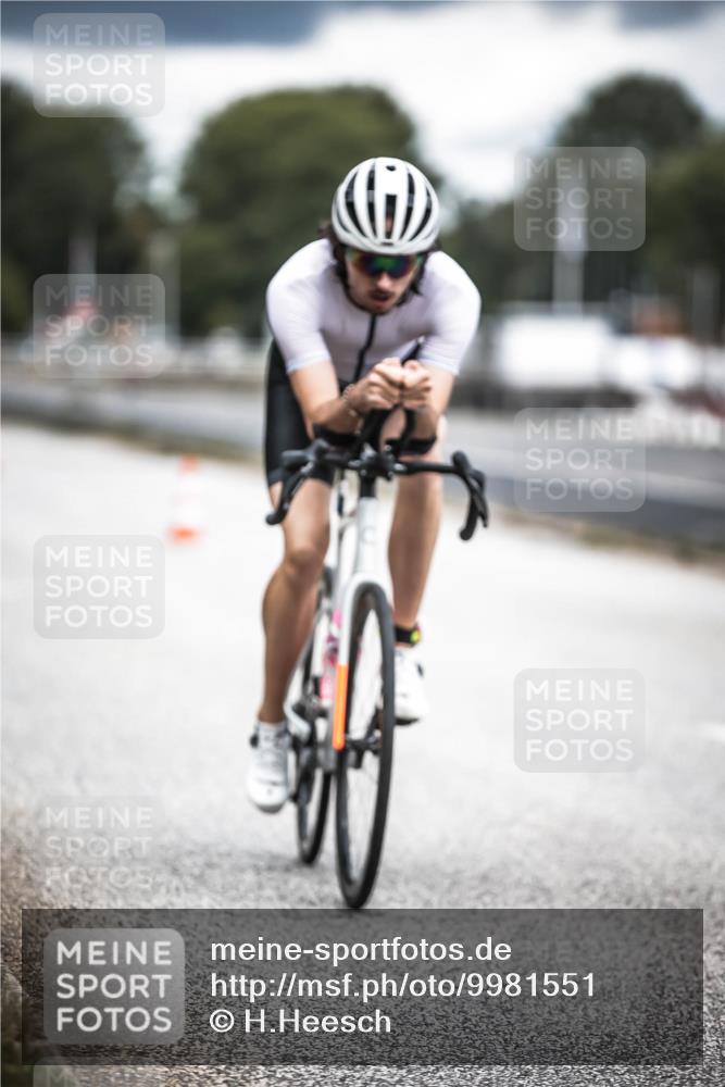 16.08.2026 - KN Förde Triathlon 2026 H.Heesch http://msf.ph/oto/9981551 16.08.2026 12:48:40 Radfahren 506, 514, 523, 526 meine-sportfotos.de
