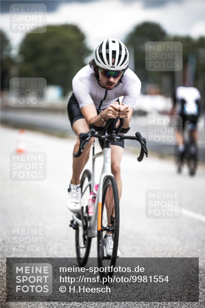 16.08.2026 - KN Förde Triathlon 2026 H.Heesch http://msf.ph/oto/9981554 16.08.2026 12:48:40 Radfahren 506, 514, 523, 526 meine-sportfotos.de