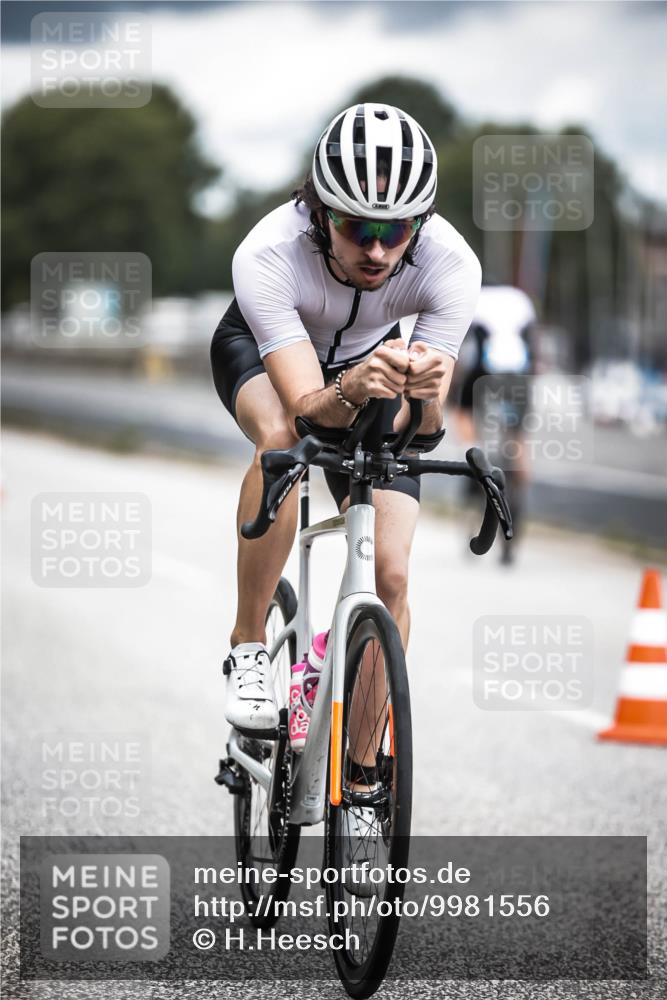 16.08.2026 - KN Förde Triathlon 2026 H.Heesch http://msf.ph/oto/9981556 16.08.2026 12:48:40 Radfahren 506, 514, 523, 526 meine-sportfotos.de