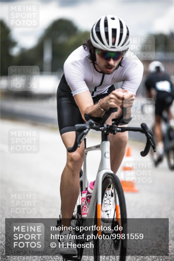 16.08.2026 - KN Förde Triathlon 2026 H.Heesch http://msf.ph/oto/9981559 16.08.2026 12:48:41 Radfahren 506, 514, 523, 525, 526 meine-sportfotos.de