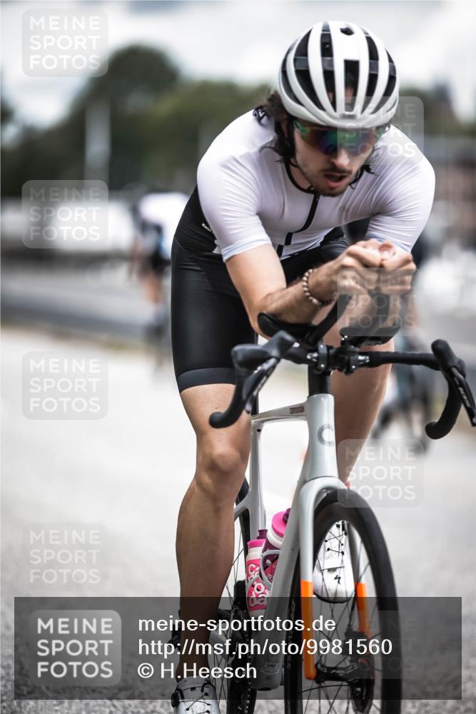 16.08.2026 - KN Förde Triathlon 2026 H.Heesch http://msf.ph/oto/9981560 16.08.2026 12:48:41 Radfahren 506, 514, 523, 525, 526 meine-sportfotos.de