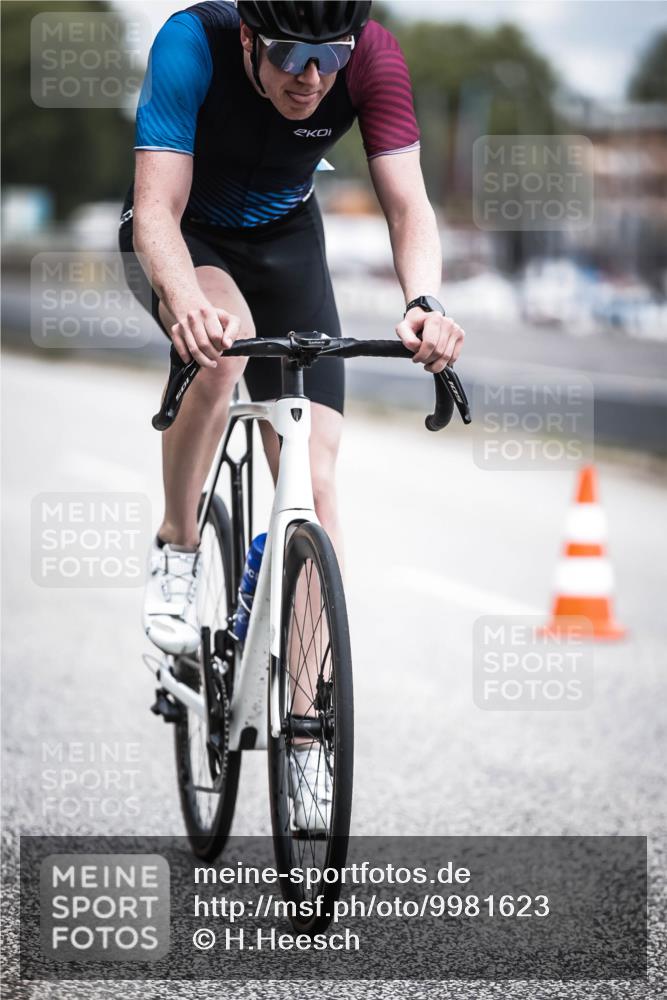 16.08.2026 - KN Förde Triathlon 2026 H.Heesch http://msf.ph/oto/9981623 16.08.2026 12:49:03 Radfahren 509 meine-sportfotos.de