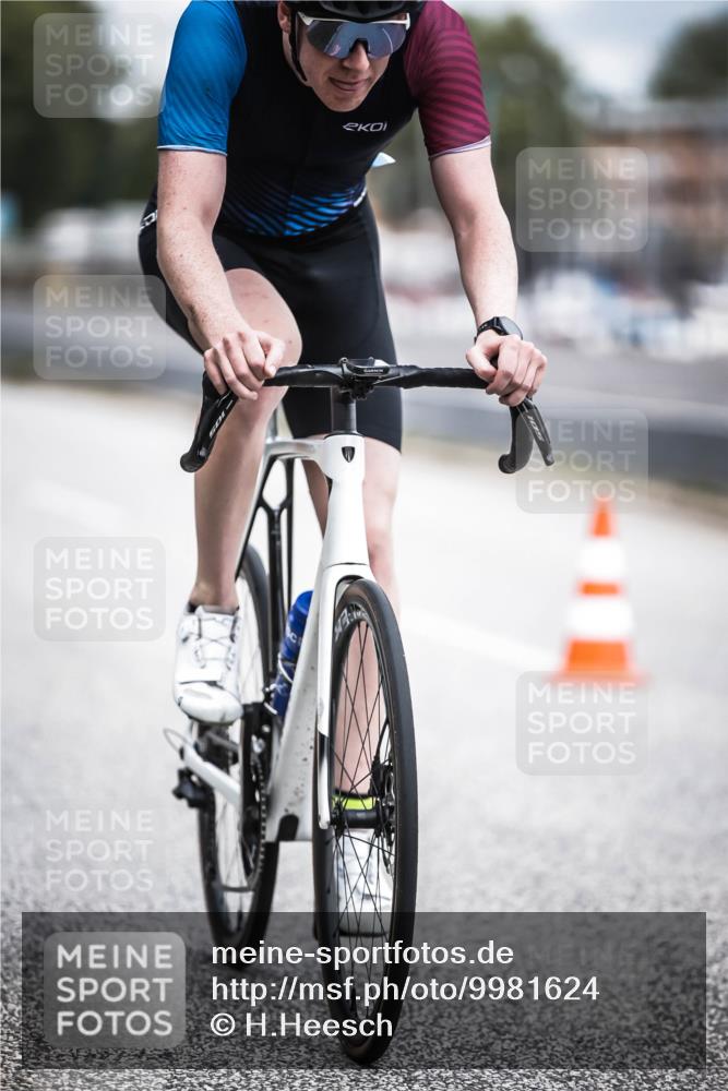 16.08.2026 - KN Förde Triathlon 2026 H.Heesch http://msf.ph/oto/9981624 16.08.2026 12:49:03 Radfahren 509 meine-sportfotos.de