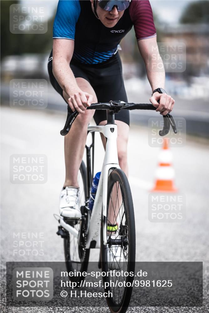 16.08.2026 - KN Förde Triathlon 2026 H.Heesch http://msf.ph/oto/9981625 16.08.2026 12:49:03 Radfahren 509 meine-sportfotos.de