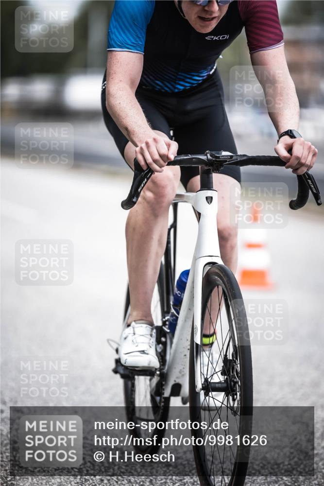 16.08.2026 - KN Förde Triathlon 2026 H.Heesch http://msf.ph/oto/9981626 16.08.2026 12:49:03 Radfahren 509 meine-sportfotos.de