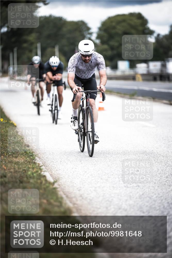 16.08.2026 - KN Förde Triathlon 2026 H.Heesch http://msf.ph/oto/9981648 16.08.2026 12:49:35 Radfahren 501, 540, 542, 543, 551 meine-sportfotos.de