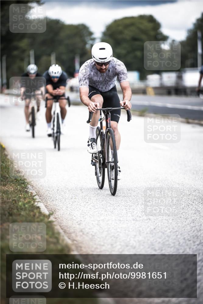 16.08.2026 - KN Förde Triathlon 2026 H.Heesch http://msf.ph/oto/9981651 16.08.2026 12:49:35 Radfahren 501, 540, 542, 543, 551 meine-sportfotos.de