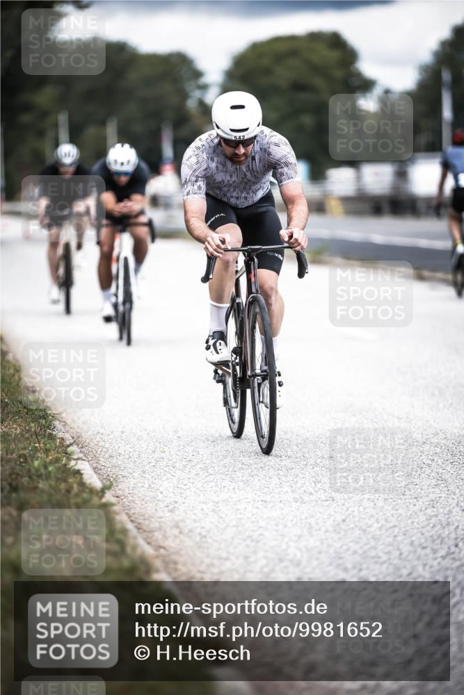 16.08.2026 - KN Förde Triathlon 2026 H.Heesch http://msf.ph/oto/9981652 16.08.2026 12:49:35 Radfahren 501, 540, 542, 543, 551 meine-sportfotos.de