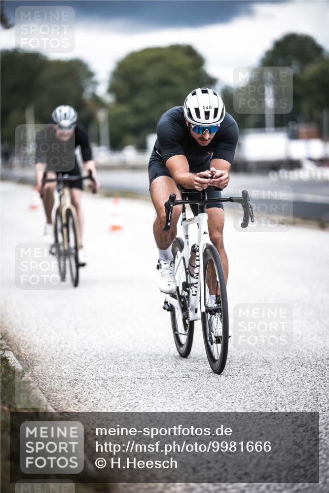 16.08.2026 - KN Förde Triathlon 2026 H.Heesch http://msf.ph/oto/9981666 16.08.2026 12:49:36 Radfahren 501, 540, 542, 543, 551 meine-sportfotos.de