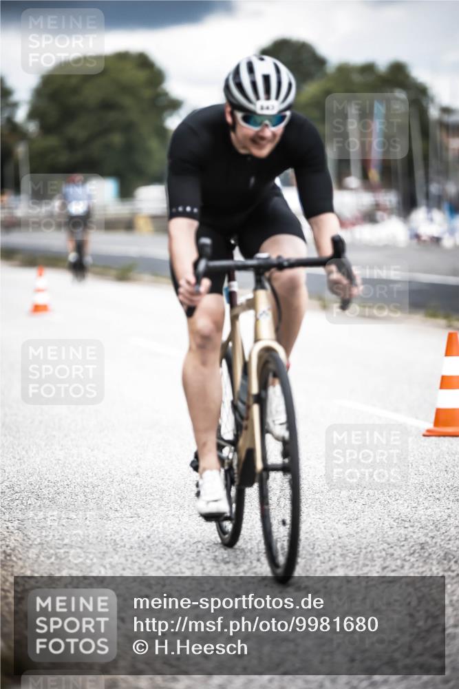 16.08.2026 - KN Förde Triathlon 2026 H.Heesch http://msf.ph/oto/9981680 16.08.2026 12:49:37 Radfahren 501, 540, 542, 543, 551 meine-sportfotos.de