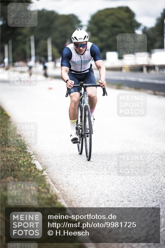 16.08.2026 - KN Förde Triathlon 2026 H.Heesch http://msf.ph/oto/9981725 16.08.2026 12:50:11 Radfahren 520, 541, 598 meine-sportfotos.de