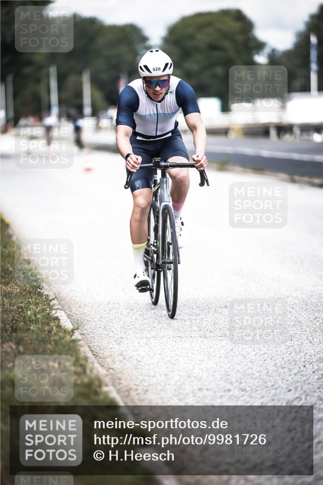 16.08.2026 - KN Förde Triathlon 2026 H.Heesch http://msf.ph/oto/9981726 16.08.2026 12:50:11 Radfahren 520, 541, 598 meine-sportfotos.de