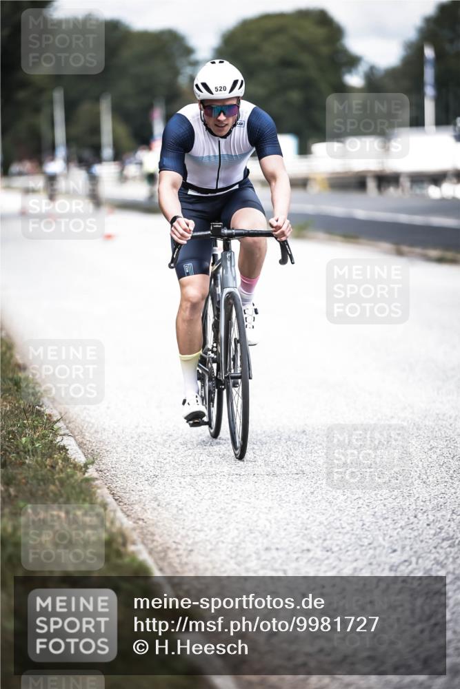 16.08.2026 - KN Förde Triathlon 2026 H.Heesch http://msf.ph/oto/9981727 16.08.2026 12:50:11 Radfahren 520, 541, 598 meine-sportfotos.de