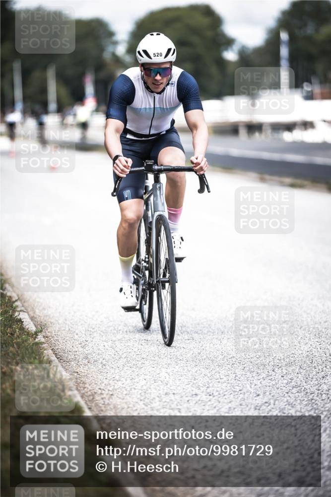 16.08.2026 - KN Förde Triathlon 2026 H.Heesch http://msf.ph/oto/9981729 16.08.2026 12:50:11 Radfahren 520, 541, 598 meine-sportfotos.de