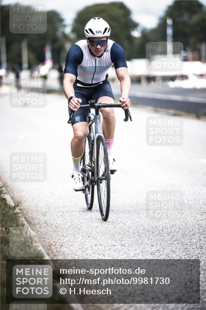 16.08.2026 - KN Förde Triathlon 2026 H.Heesch http://msf.ph/oto/9981730 16.08.2026 12:50:11 Radfahren 520, 541, 598 meine-sportfotos.de