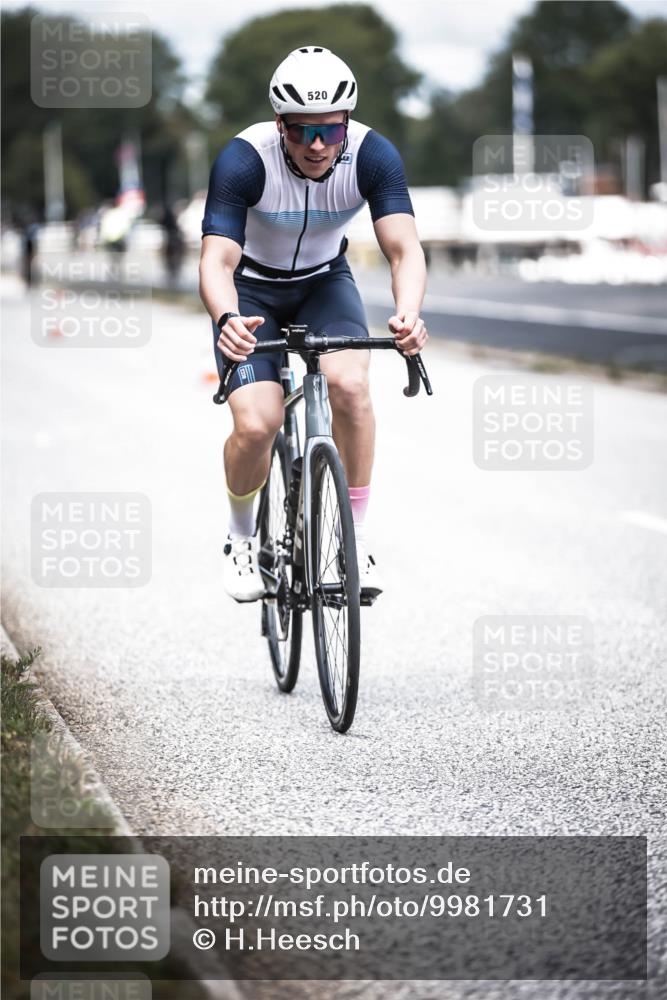16.08.2026 - KN Förde Triathlon 2026 H.Heesch http://msf.ph/oto/9981731 16.08.2026 12:50:11 Radfahren 520, 541, 598 meine-sportfotos.de