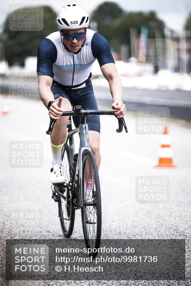 16.08.2026 - KN Förde Triathlon 2026 H.Heesch http://msf.ph/oto/9981736 16.08.2026 12:50:12 Radfahren 520, 541, 598 meine-sportfotos.de