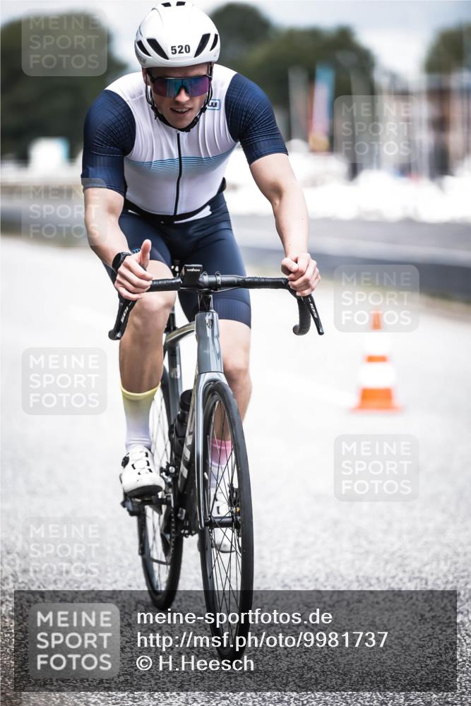 16.08.2026 - KN Förde Triathlon 2026 H.Heesch http://msf.ph/oto/9981737 16.08.2026 12:50:12 Radfahren 520, 541, 598 meine-sportfotos.de
