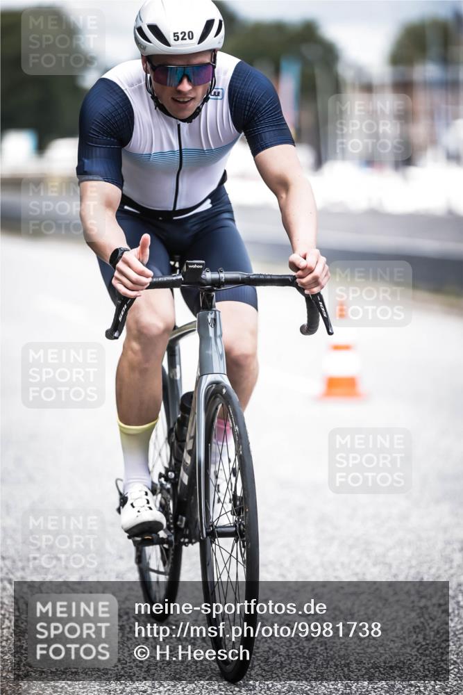 16.08.2026 - KN Förde Triathlon 2026 H.Heesch http://msf.ph/oto/9981738 16.08.2026 12:50:12 Radfahren 520, 541, 598 meine-sportfotos.de