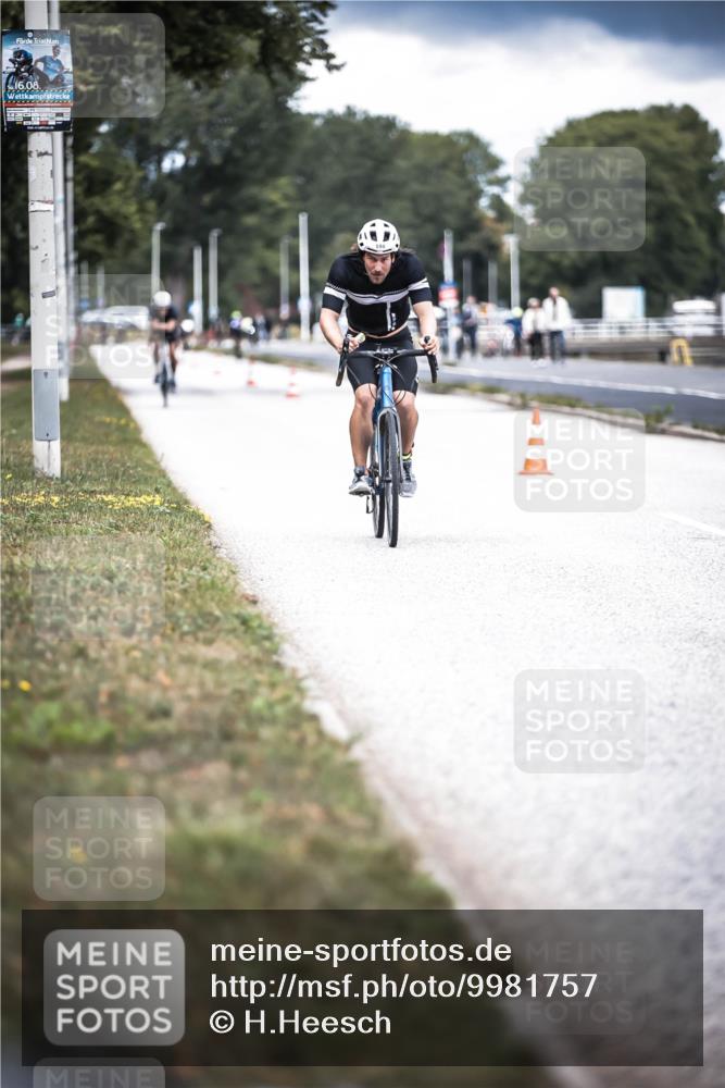16.08.2026 - KN Förde Triathlon 2026 H.Heesch http://msf.ph/oto/9981757 16.08.2026 12:50:37 Radfahren 511, 530, 590 meine-sportfotos.de
