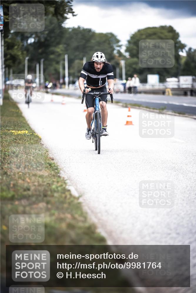 16.08.2026 - KN Förde Triathlon 2026 H.Heesch http://msf.ph/oto/9981764 16.08.2026 12:50:38 Radfahren 511, 530, 590 meine-sportfotos.de
