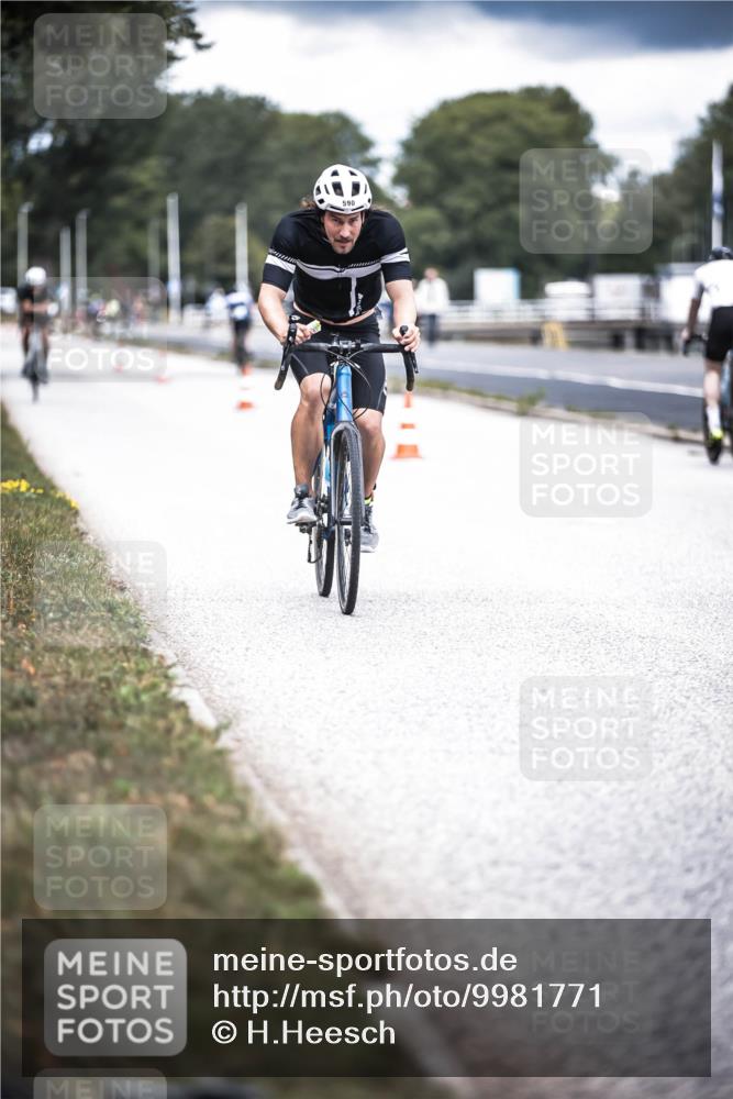 16.08.2026 - KN Förde Triathlon 2026 H.Heesch http://msf.ph/oto/9981771 16.08.2026 12:50:38 Radfahren 511, 530, 590 meine-sportfotos.de