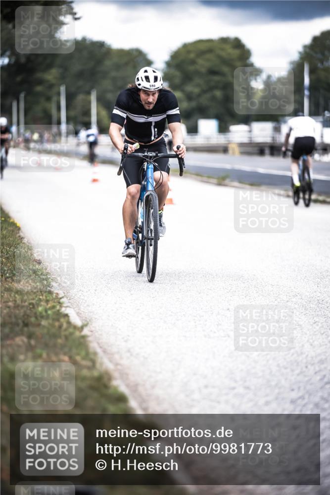16.08.2026 - KN Förde Triathlon 2026 H.Heesch http://msf.ph/oto/9981773 16.08.2026 12:50:38 Radfahren 511, 530, 590 meine-sportfotos.de