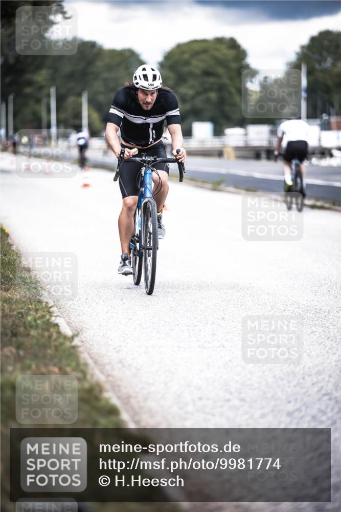 16.08.2026 - KN Förde Triathlon 2026 H.Heesch http://msf.ph/oto/9981774 16.08.2026 12:50:38 Radfahren 511, 530, 590 meine-sportfotos.de