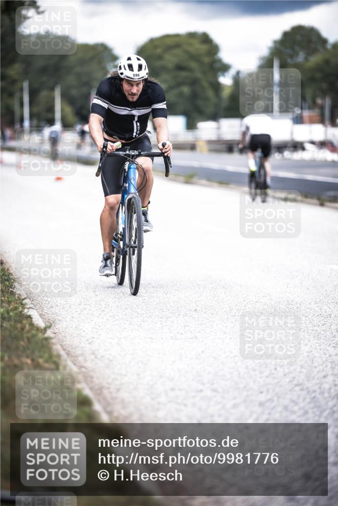 16.08.2026 - KN Förde Triathlon 2026 H.Heesch http://msf.ph/oto/9981776 16.08.2026 12:50:38 Radfahren 511, 530, 590 meine-sportfotos.de